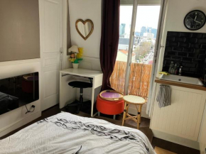 Furnished studio very quiet with incredible views to La Défense & Eiffel Tower